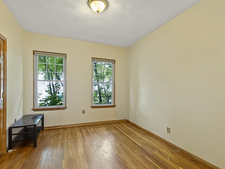 28 William St — Photo 14