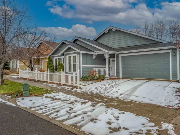 2225 NE Indigo Ln, Bend, OR 97701