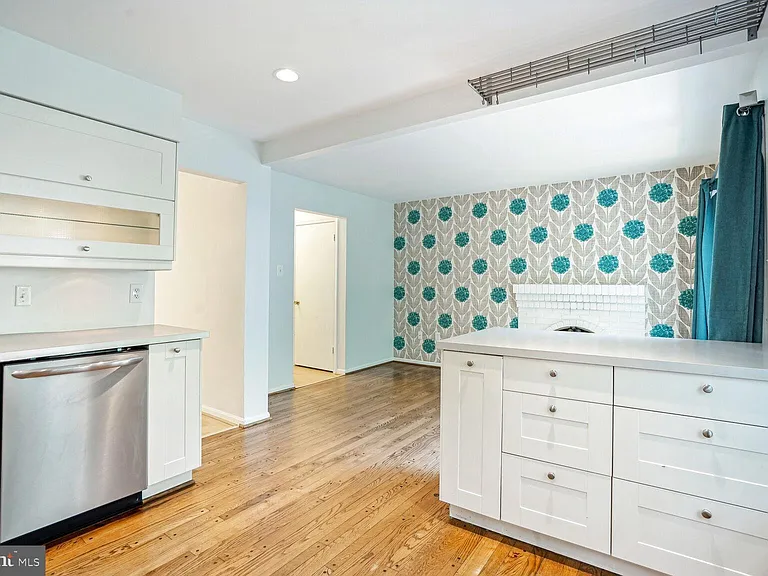 9909 Hemlock Woods Ln — Photo 6