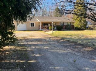 3633 Dykeman Rd, Fort Gratiot, MI 48059