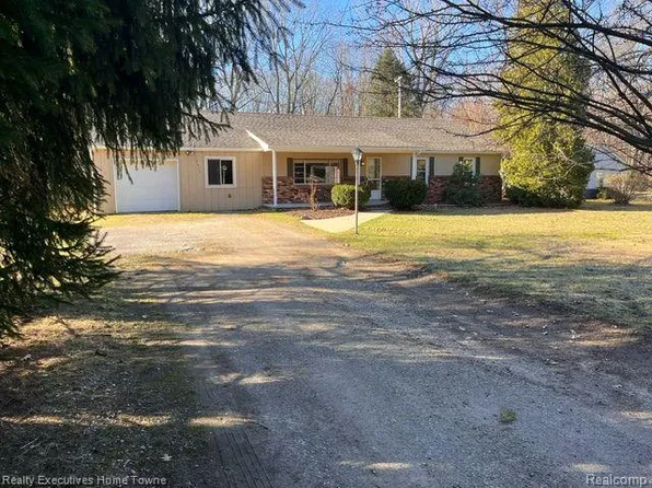 3633 Dykeman Rd, Fort Gratiot, MI 48059