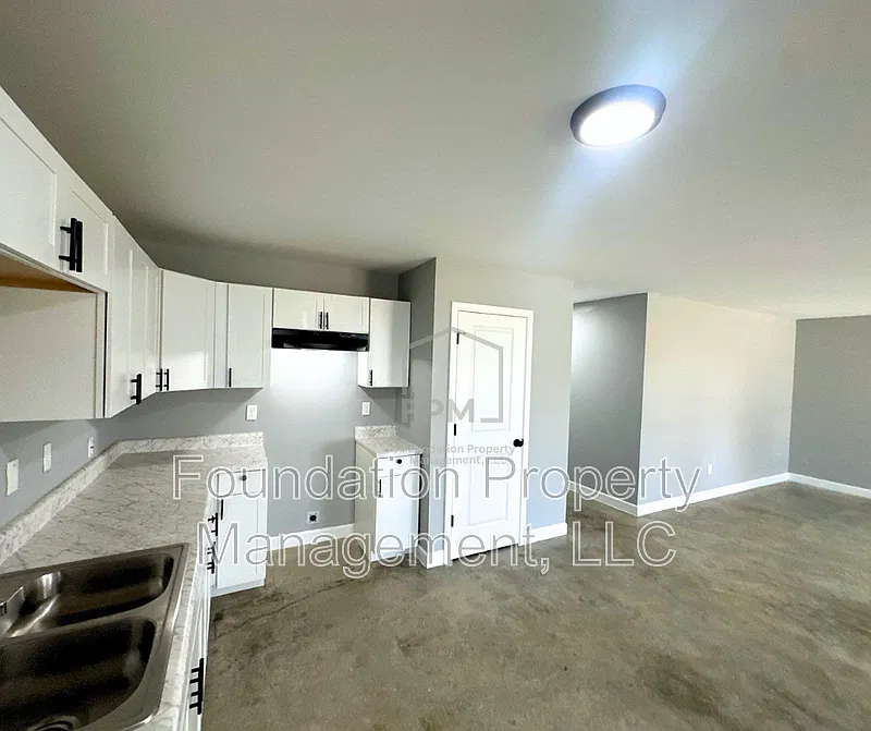 5 bed, 2.5 bath, 1800 sqft, $1,595 — Photo 4