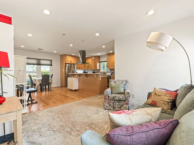 6472 W 85th Pl — Photo 2