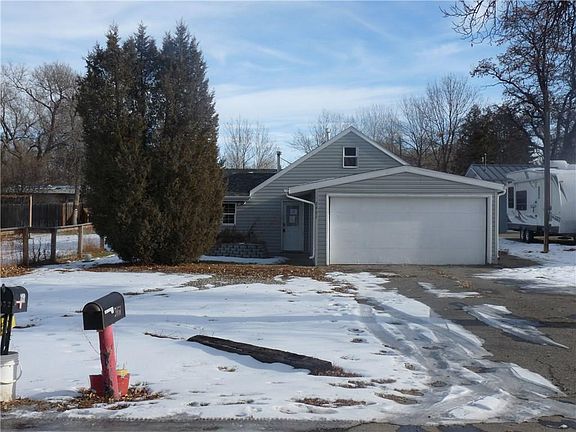 4th image of 2051 Hickory Dr