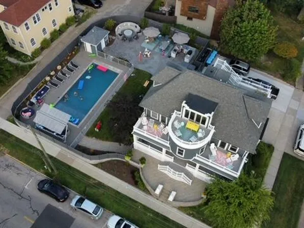 56 N Shore Dr N, South Haven, MI 49090