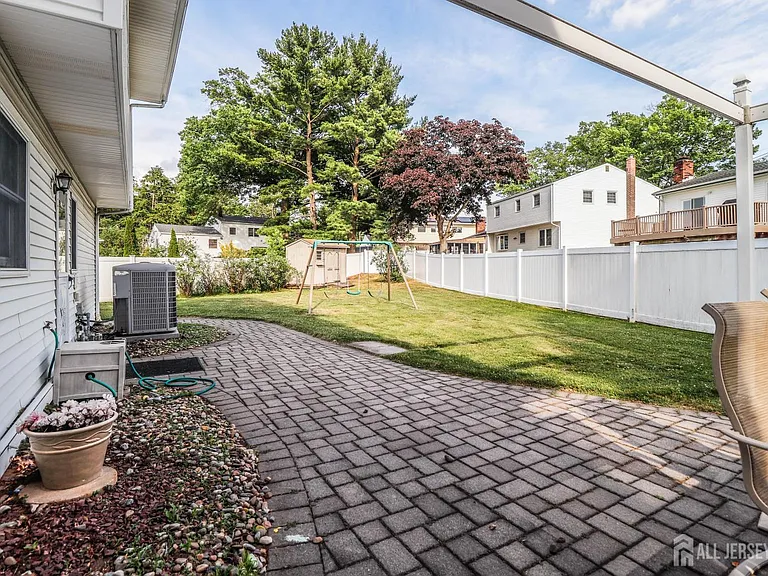 5 Timothy Ct — Photo 28