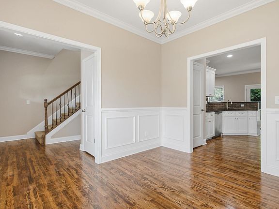 3rd image of 1000 Sheila Ave