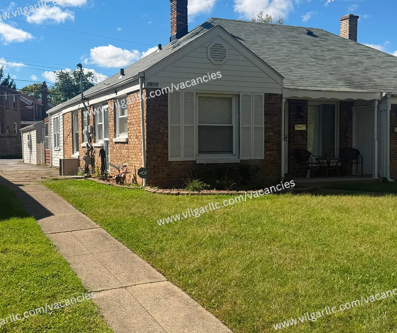 2 Bedroom 1 Bathroom — Photo 2
