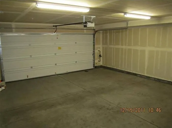 Garage 2
