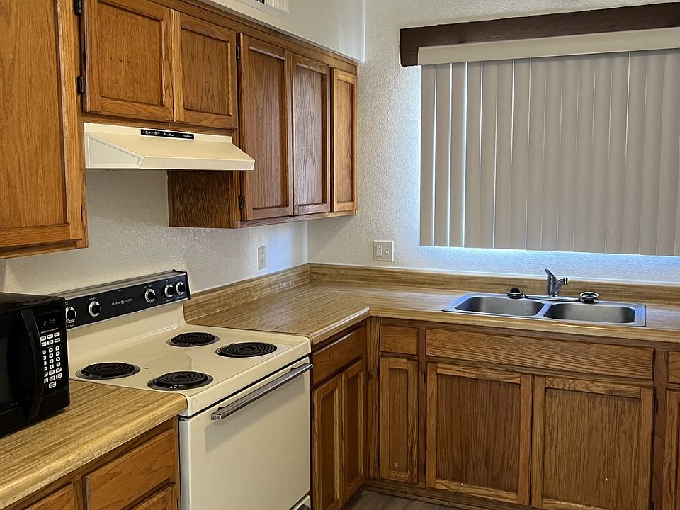 2nd image of 3460 E Flower St #3460