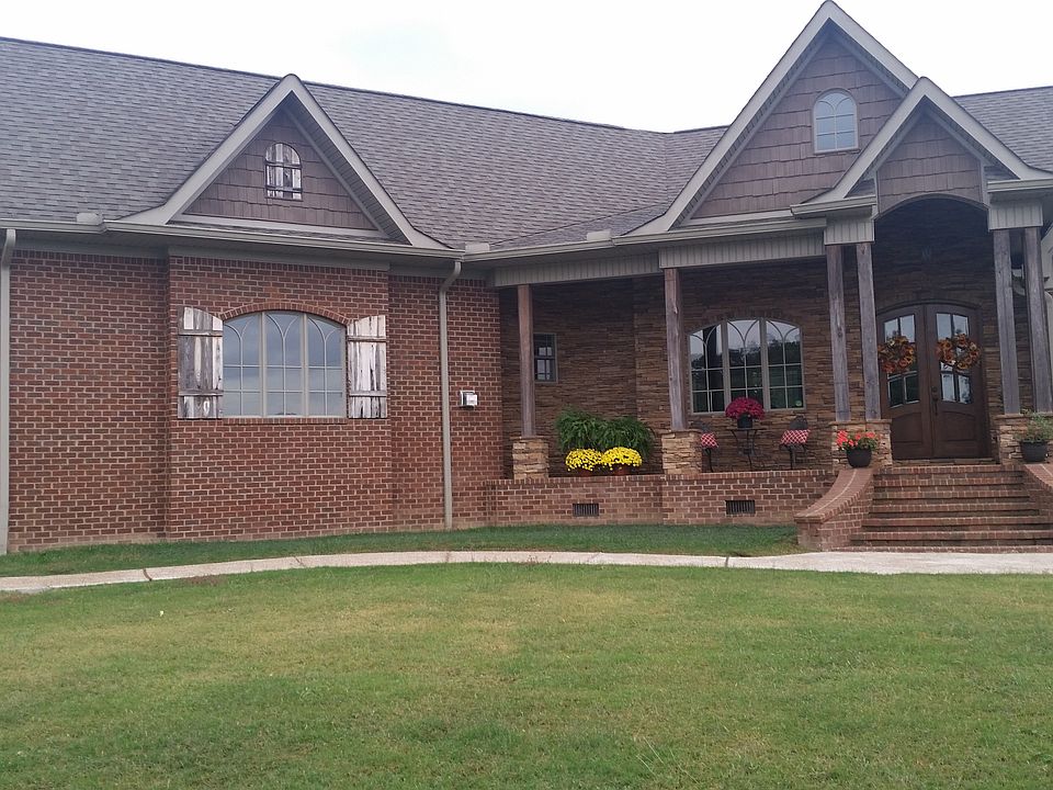 2nd image of 699 Shelbyville Rd