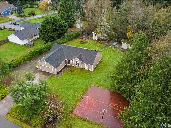 Beautiful over view of layout with huge sport court 