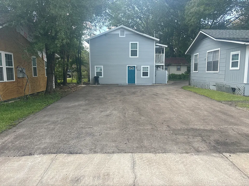 810 Baker Ave #1