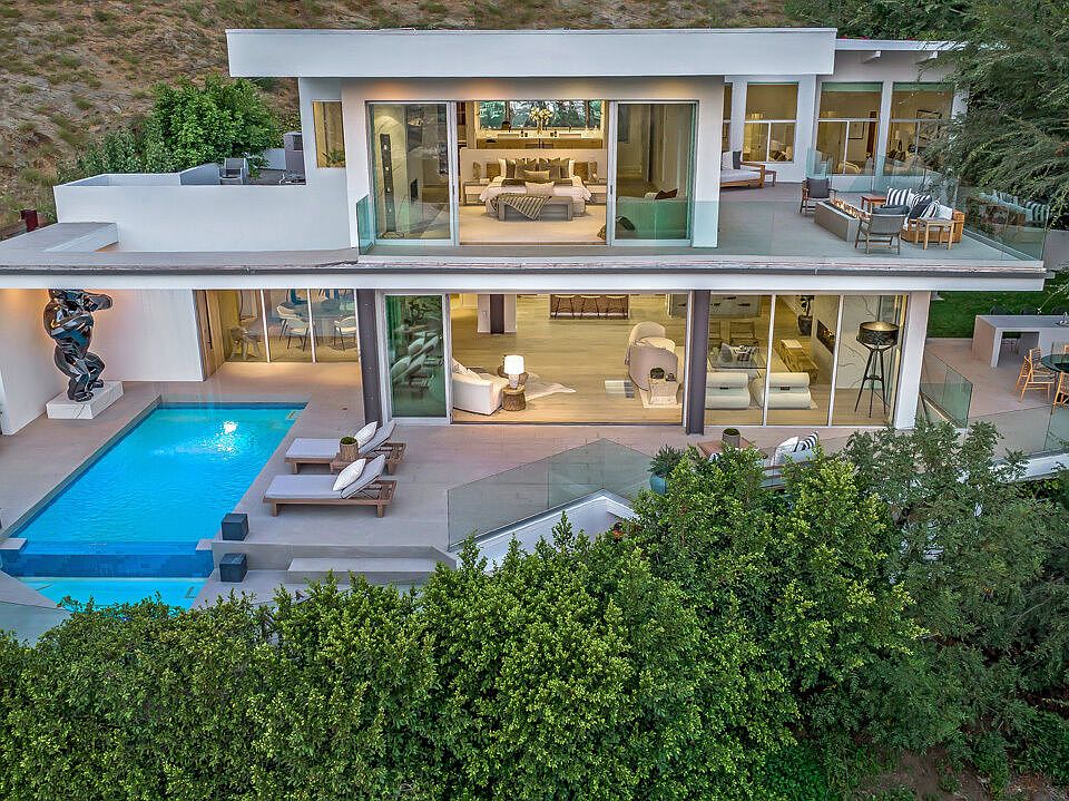 8469 Hillside Ave, Los Angeles, CA 90069 | Zillow