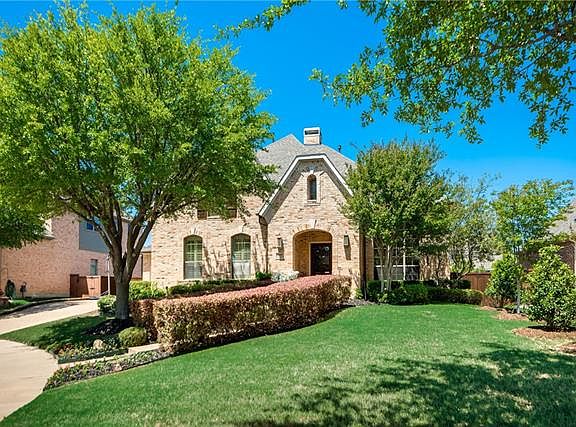 3rd image of 305 Rosebury Cir