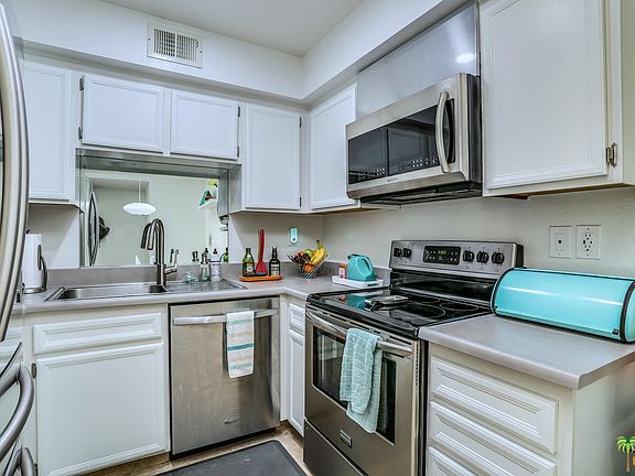 3rd image of 1560 Sunflower Ct N