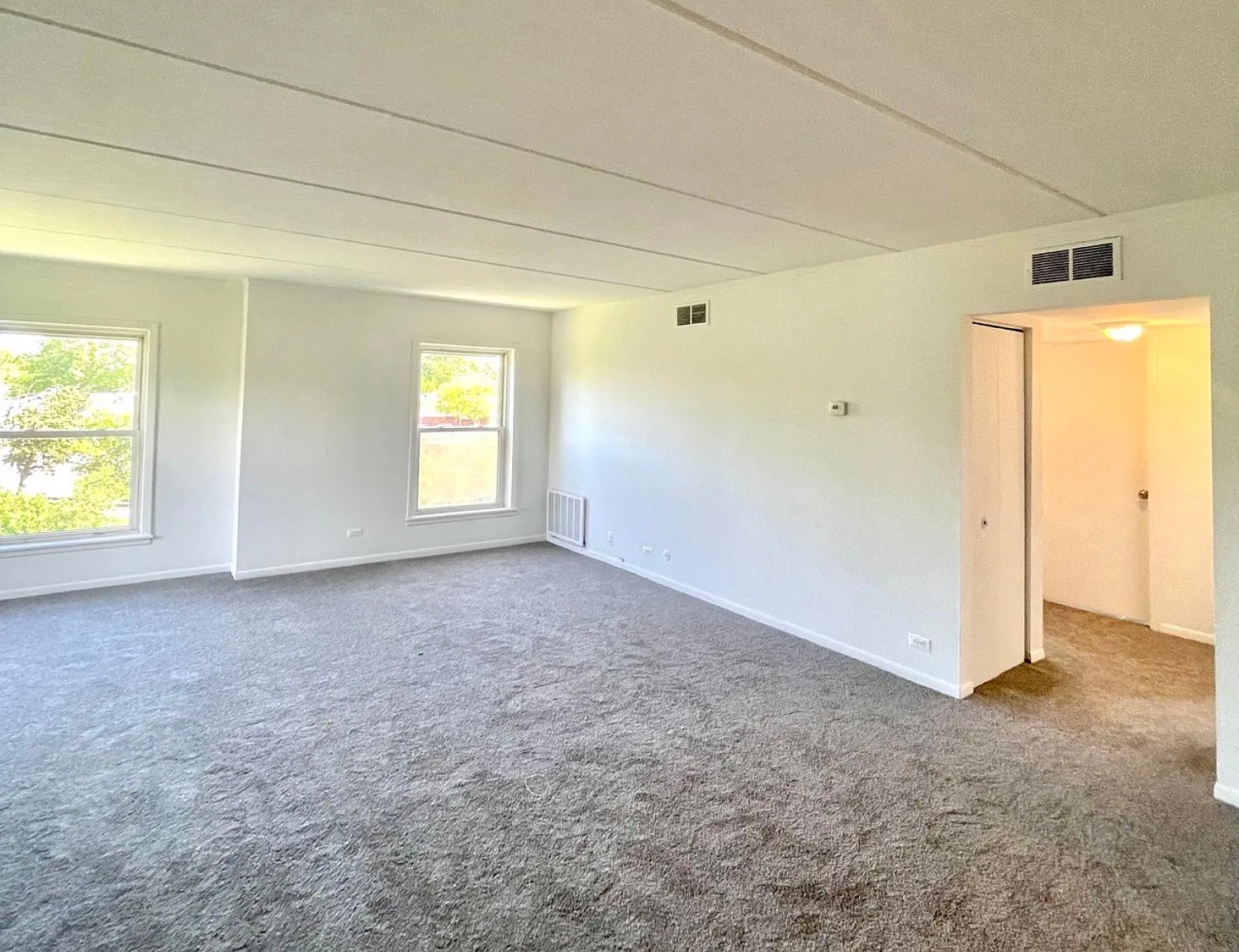 2610 Oakton St — Photo 4