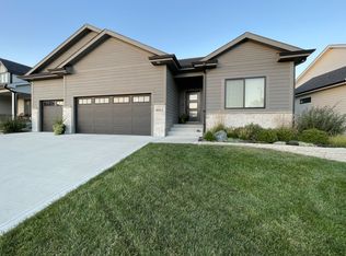 9923 Watermeadow Cir, Johnston, IA 50131