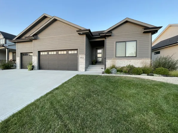9923 Watermeadow Cir, Johnston, IA 50131