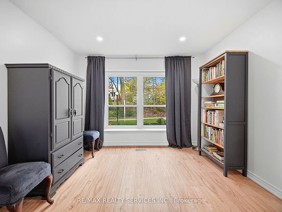 4th image of 2218 Upper Middle Rd #1