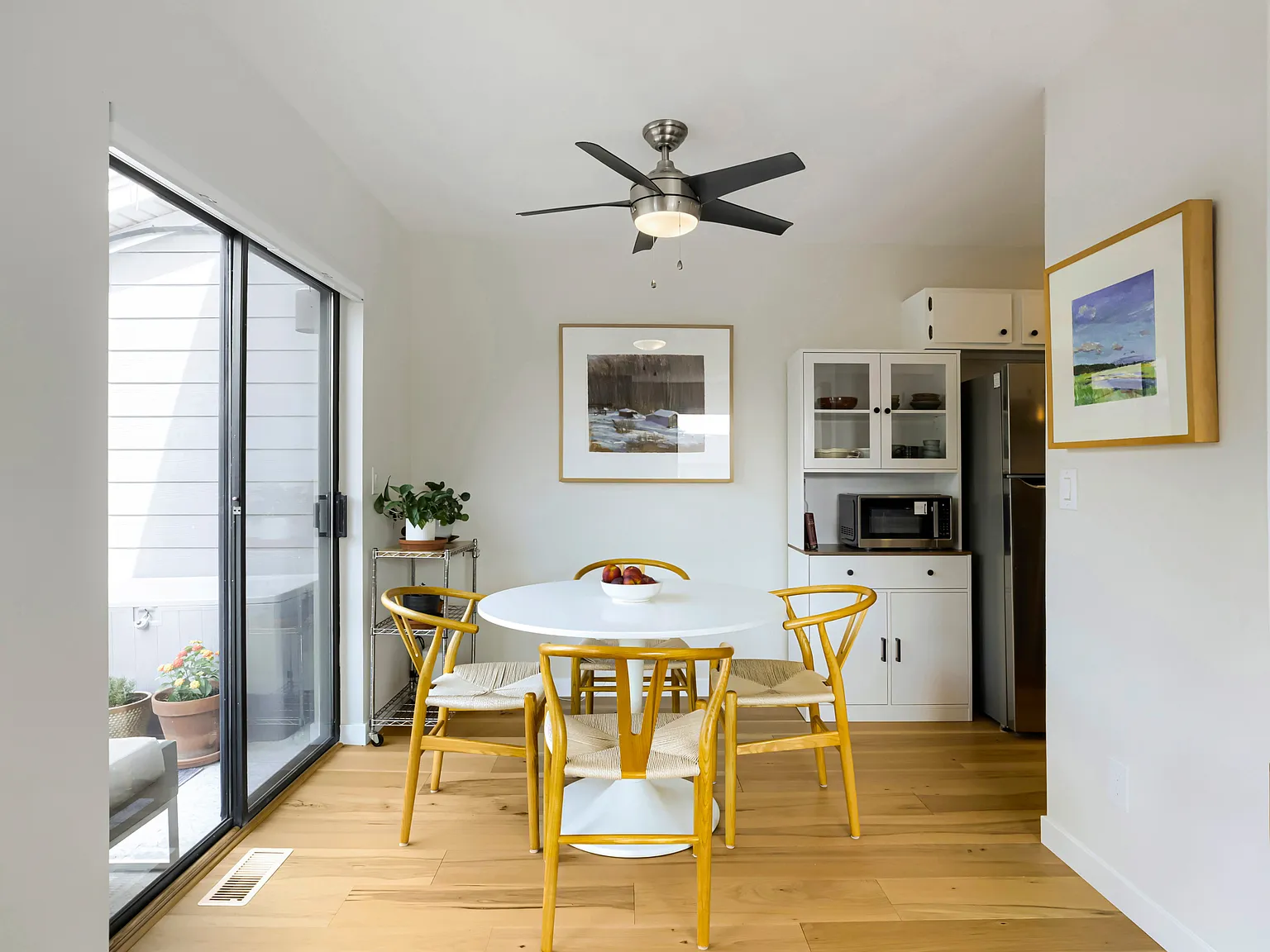 2 bed, 880 sqft, $3,300 — Photo 4