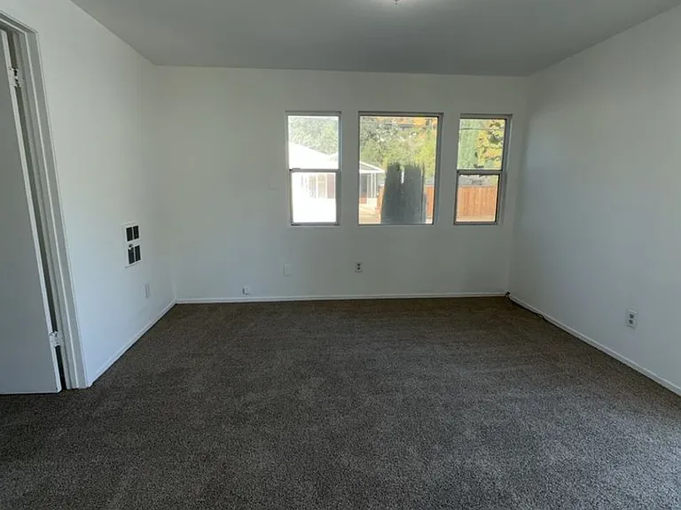13445 Lakeshore Dr — Photo 3