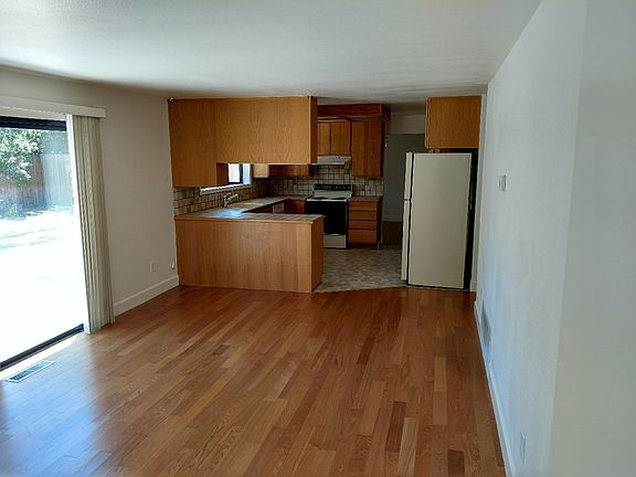 4th image of 2192 Denevi Dr