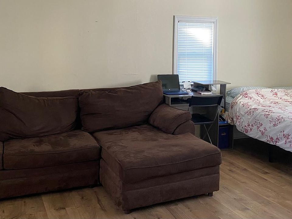 Living & Sleeping Area