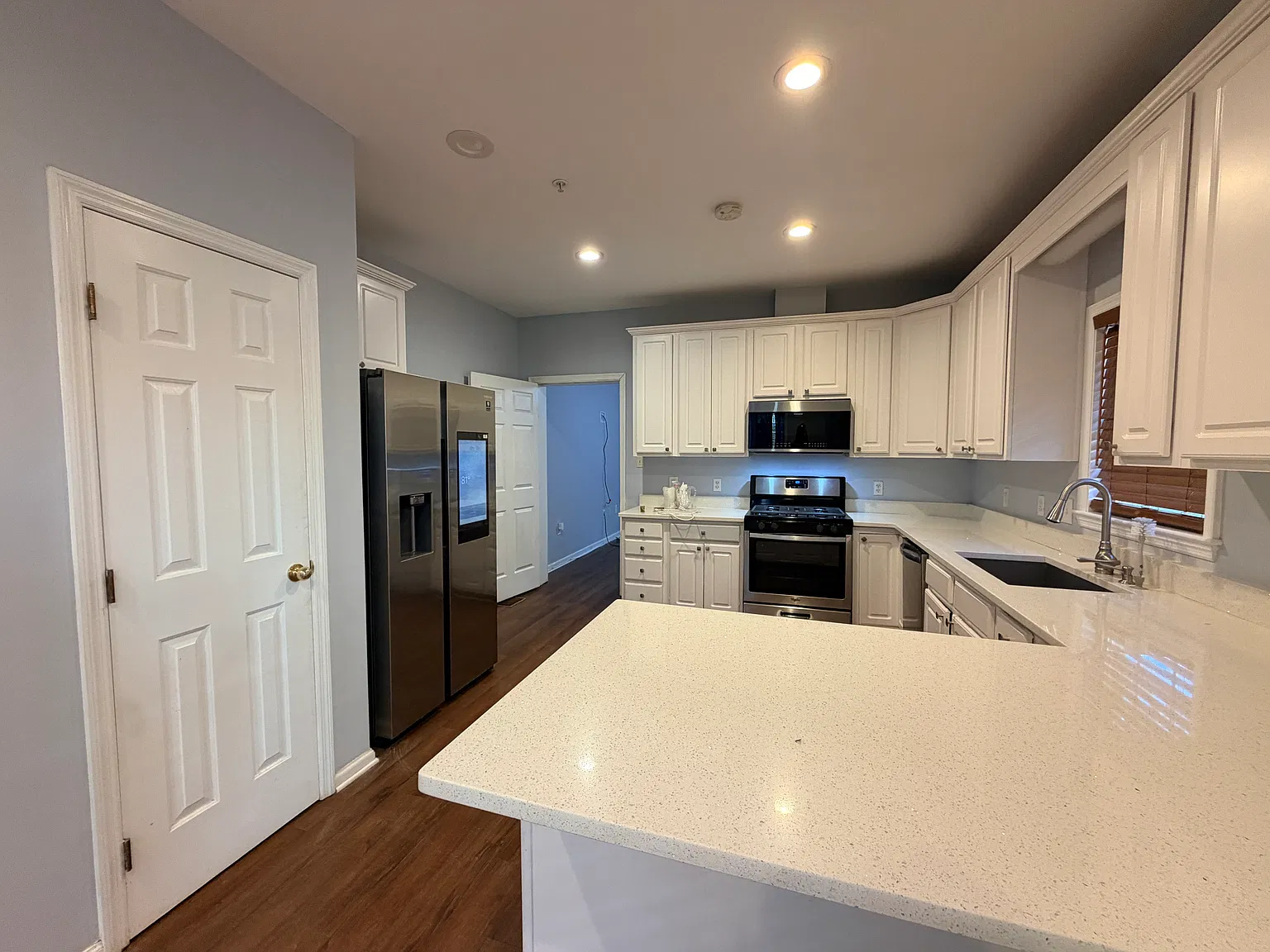 3 bed, 2424 sqft, $5,000 — Photo 3