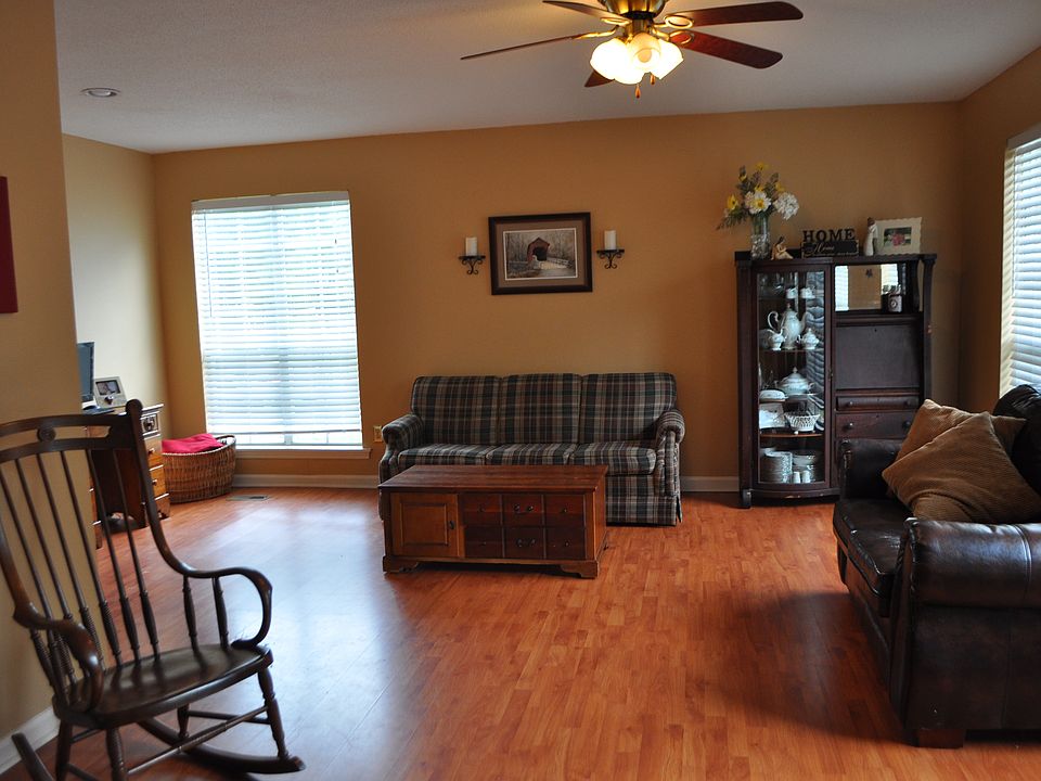 2nd image of 134 Oriole St