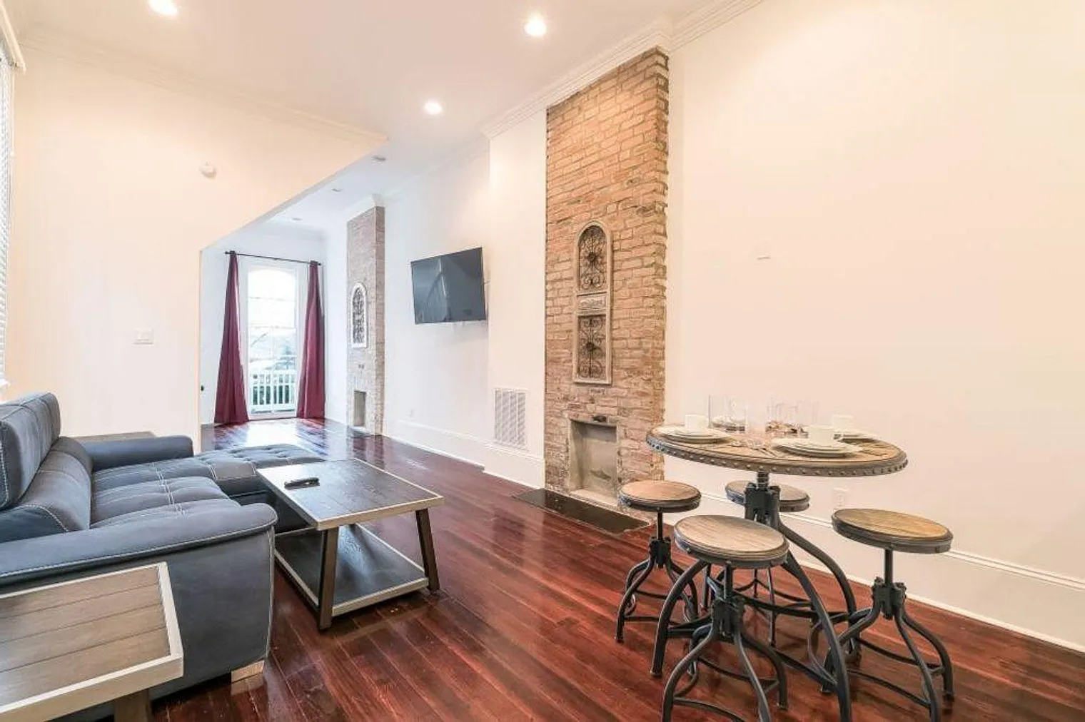 2 bed, 3.0 bath, 1044 sqft, $6,163 — Photo 2