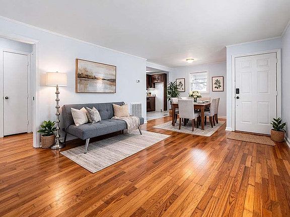 4th image of 24 Oxford Pl NW