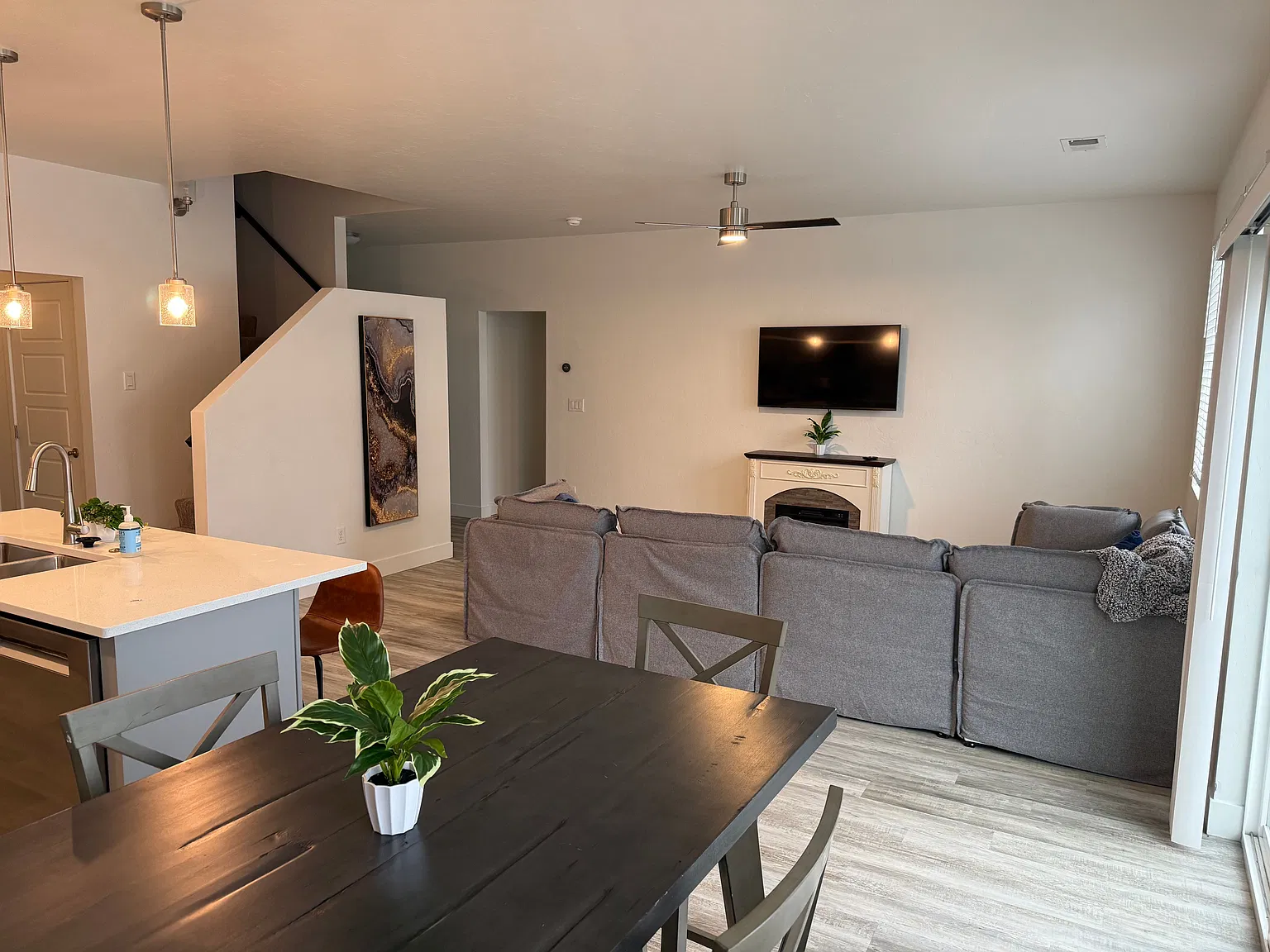 3 bed, 2.0 bath, 1782 sqft, $3,750 — Photo 3