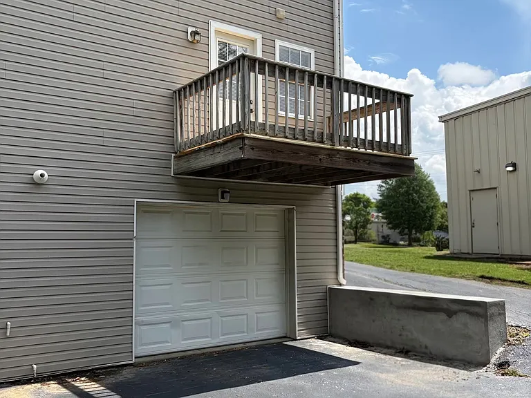 3259 Spring Hollow Ave — Photo 16