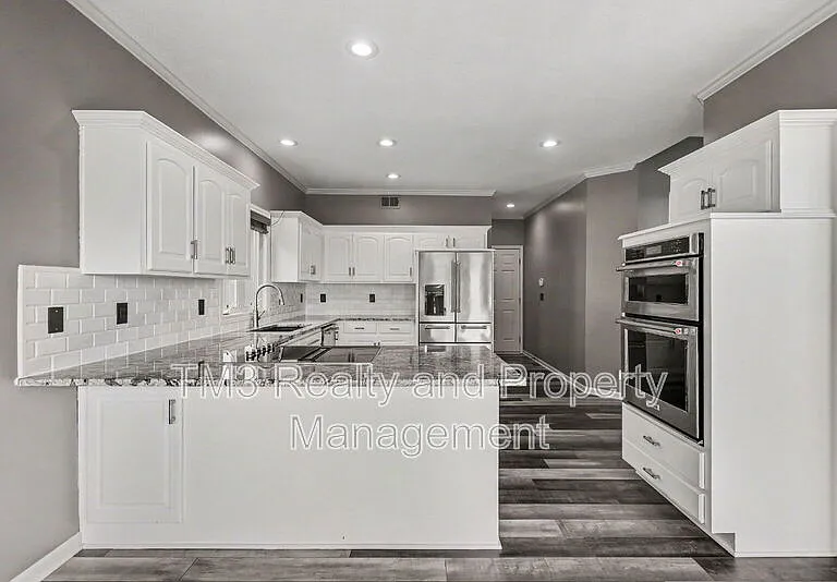 5605 NE Coral Dr — Photo 11