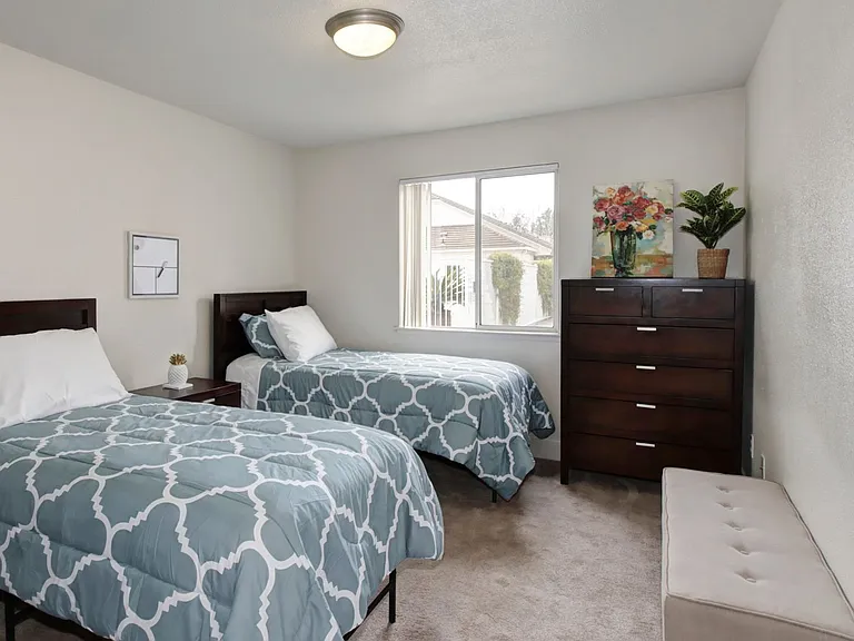 Glacier Point Apartments — Photo 13