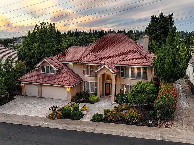 150 Tomlinson Dr — Photo 2