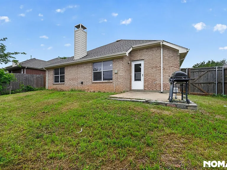 409 Lois Ln — Photo 22
