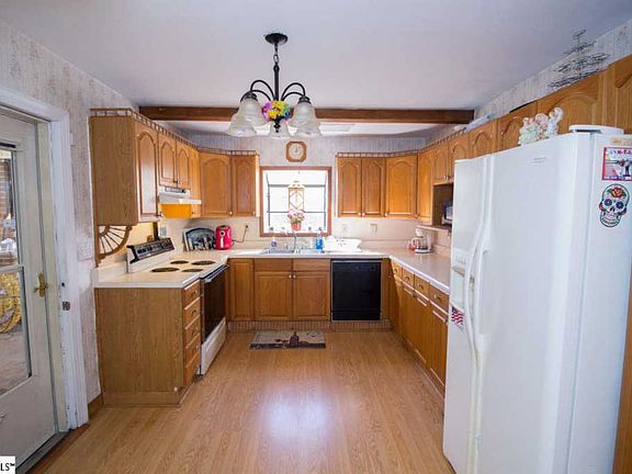 5th image of 117 Cherrylane Dr