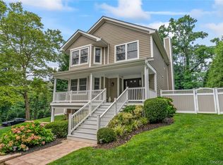 10 Northwood Cir, Halesite, NY 11743