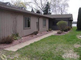 9890 Bluewater Dr, Pinckney, MI 48169