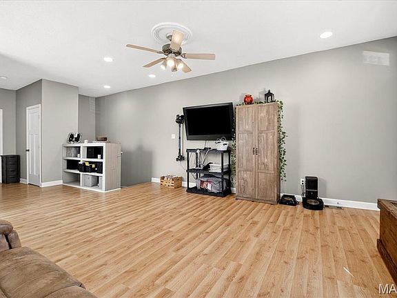 4th image of 3521 Michigan Ave