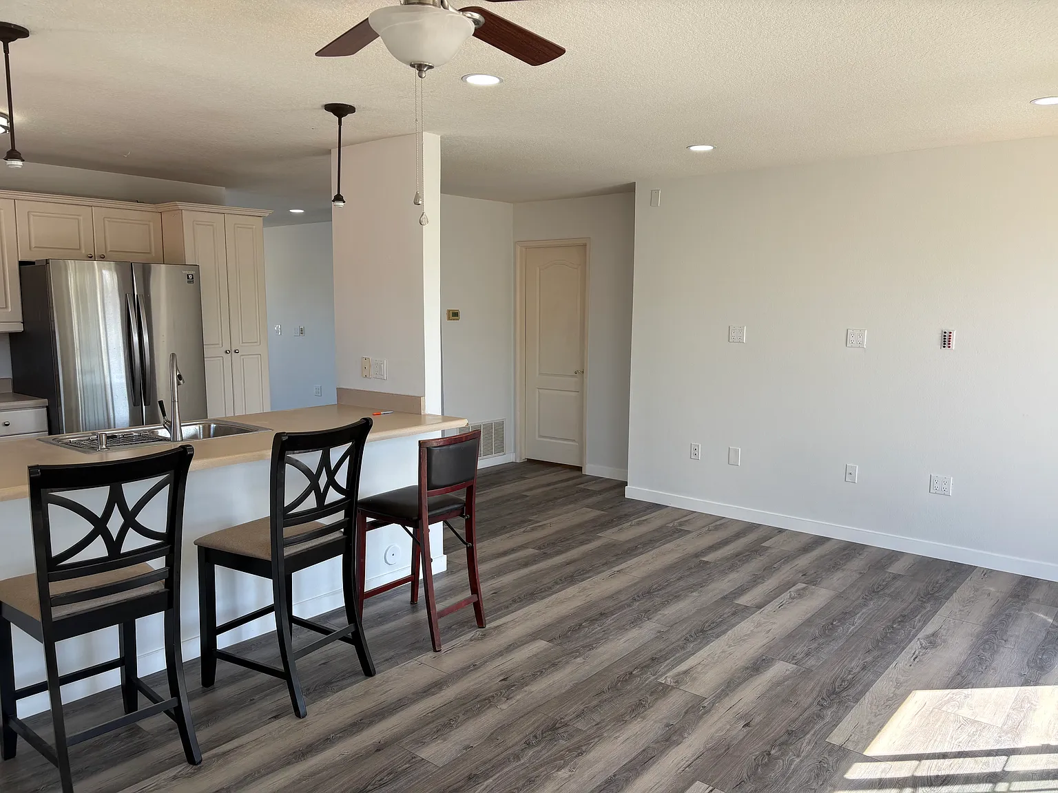 3 bed, 1378 sqft, $3,700 — Photo 4