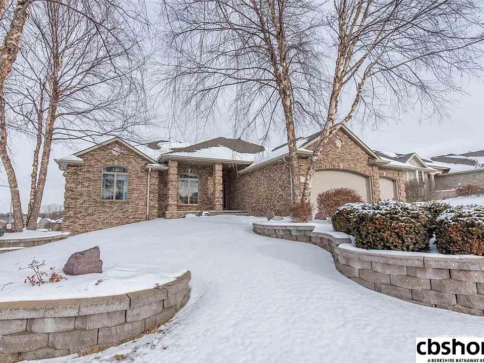 1st image of 9332 Valley View Dr