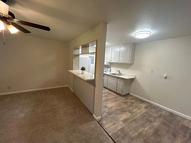 2941 Marconi — Photo 21