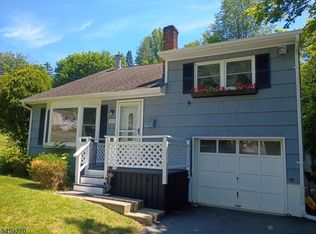 4 Adams Dr, Ogdensburg Boro, NJ 07439