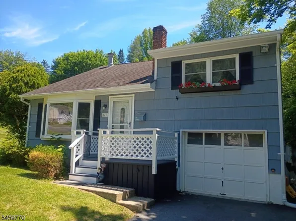 4 Adams Dr, Ogdensburg Boro, NJ 07439