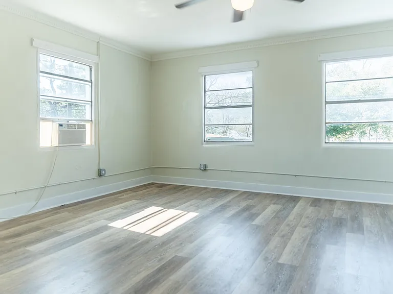 404 S Wells St #B — Photo 8