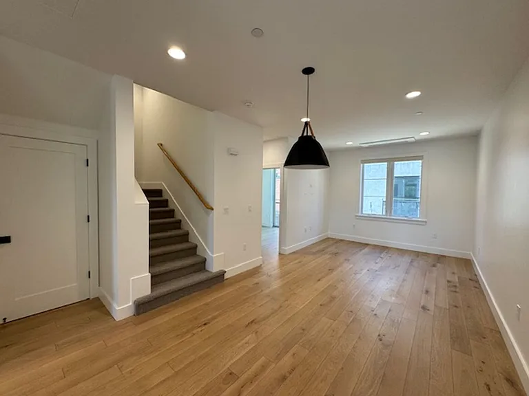906 Brown Ave — Photo 13