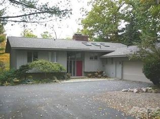 5215 W Maple Rd, West Bloomfield, MI 48322